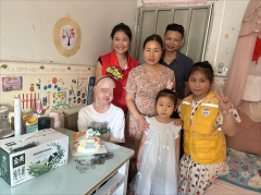 年丰社区|烛光点亮18岁！“暖心人”为特殊少年送上别样生日