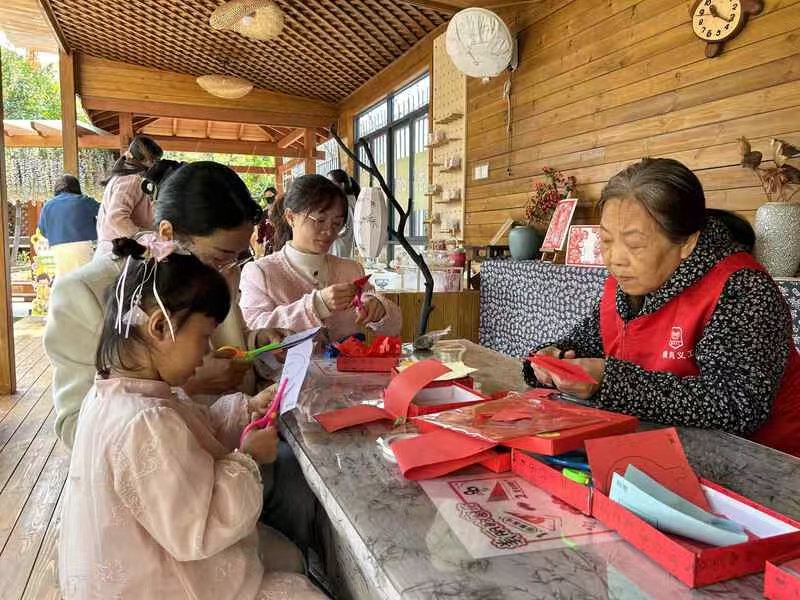 共建+非遗”赋能清明文化传承！横岗怡锦社区社校家打造“古韵集市”